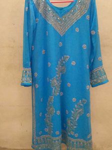 chikenkari sky blu Embroidered Kurta with inner.