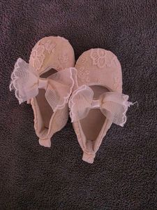 Floral Offwhite Lace Embroidered Shoes Free
