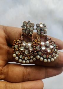 EARRINGS SET