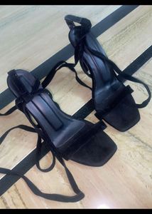 Just For Today!! 🌸🌸SALE🌺🌺Sexy Black Heels