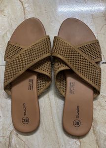 Zudio flats in perfect condition