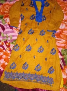 It Is A Beautiful Kurthi....And Good Condition 🥰