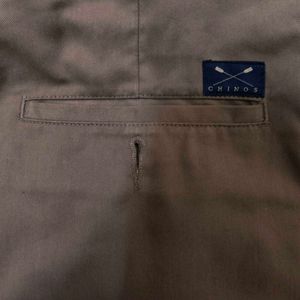 Men&#39;s Pleated Khaki Chinos