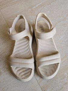 ZUDIO Comfortable Off White Sandals