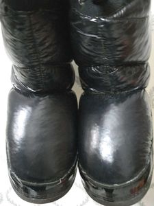 Black Puffer Winter Boots
