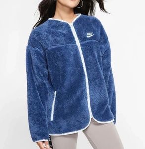 Nike Fleece Jacket - Cozy &amp; Stylish