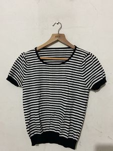 Black And White Lining T Shirt For Women’s