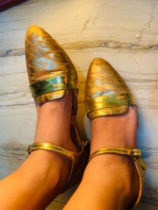 Women Golden Flats Party Wear🦋