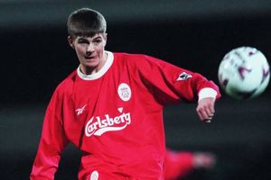 Liverpool 1999 home gerrard football jersey