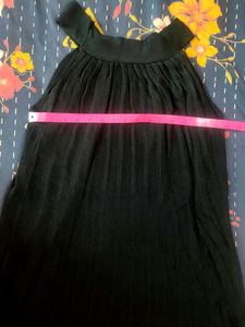 Bold Top Fully Stretched With Length 33 Can Be Wearable With Shrug Also And Used As Midy Too....it Will Fitted With Belt Too.....Can Be Wear With Boots And Leggings Also If You Don&#39;t Like To Wear Bold