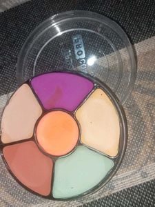 True Girl Pro Concealer Palette