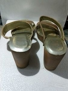 Heel Sandel Size 7