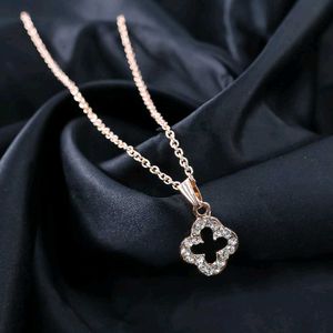 Clover Pendant Necklace
