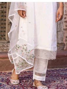 Women New Embroidered Kurta Set