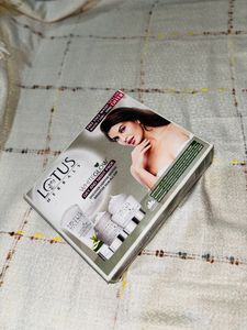 Lotus Herbals White glow Day And Night Pack