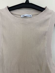 ZARA KNIT FITTED SOLID TOP