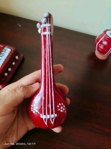 Instrument Show Piece