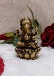 Ganesh Ji With Singhasan