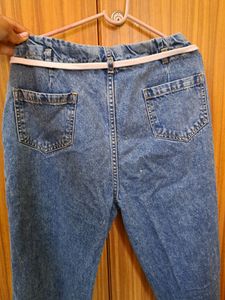 MAX blue jeans adjustable. Size 26/28