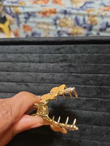 Peach Floral Metal Hair Clutch