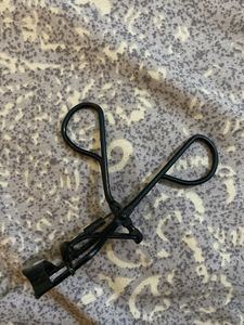 Eyelash curler