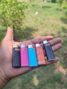 Selling bic lighter lot of 5