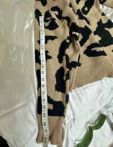 FINAL SALE 🎉 Urbanic Sweater