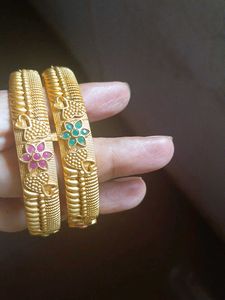 New gold colour bngle sett off 2