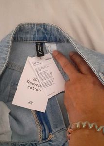 H&amp;M Crop High Waisted Light Weight 5 Pocket Jeans
