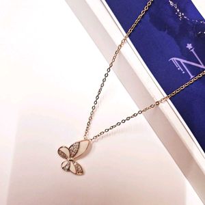 Pretty Butterfly Pendant necklace