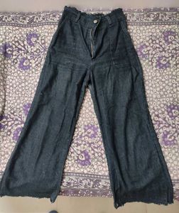 High-waisted Flared Black Jeans