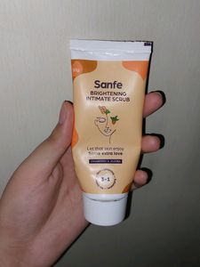 Intimate Brightening Scrub