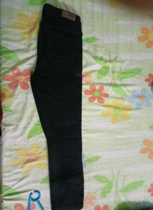 black jeans - it&#39;s brand new with a ripped style