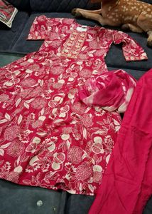 Elegant Floral Print Kurta Set