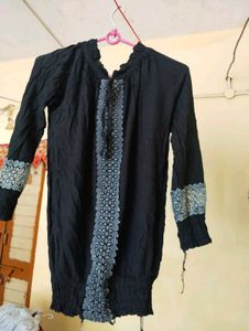 Black Top With Lace Work