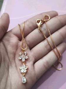 Elegant Floral Pendant Necklace