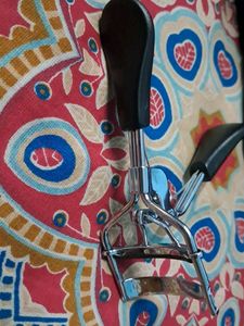 Premium Eyelash Curler From Vega
