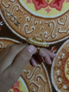 Golden Kunden Stone With Peals Ring See