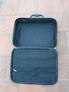 Cute And Simple Black Suitcase For Business Travel
