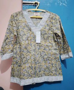 Floral Print Tunic Top ( XS) Size