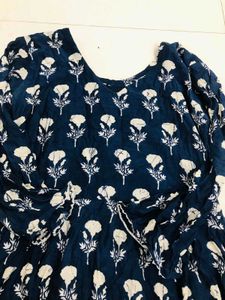 Floral Print Navy Blue Nyracut Kurti With Leggings
