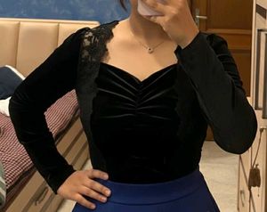 Pretty Sweetheart Neck Black Top