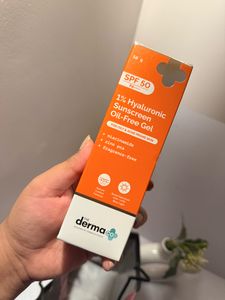 Derma Co Hyaluronic Sunscreen