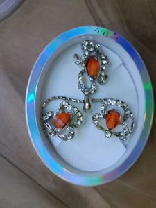 Neckpiece with Earrings 🧡