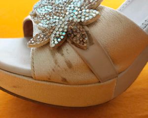 Elegant Nude Rhinestone Platform 👠