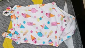 Cute  Onesies of babyoye, mother care and baby hug