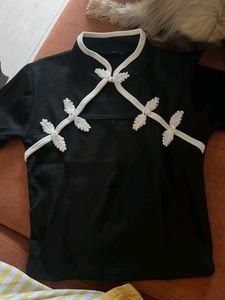 Chic Black &amp; White High neck Collard Top