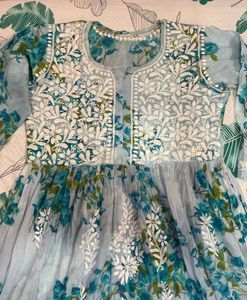 Chikankari Pretty Floral Print Kurta Women !