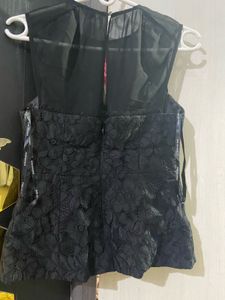 Chic Black Lace &amp; Mesh Sleeveless Top
