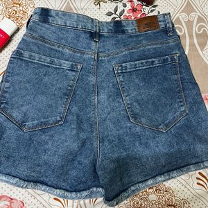 Jeans Shorts 💙🤍